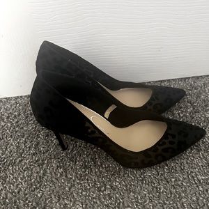 Selling a black beautiful and classy heels . It’s US size 8.5.